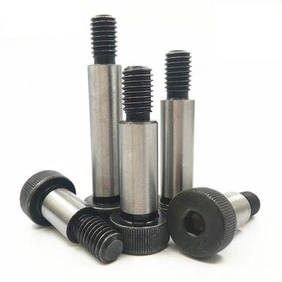 Chinesische Fabriken spezialisieren sich auf die Produktion von ISO7379 Flat Head Shoulder Bolt M5-M100